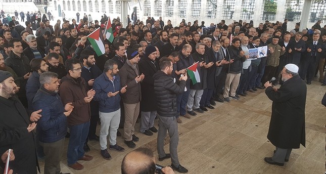 إسطنبول.. أتراك وفلسطينيون يتظاهرون تحت شعار القدس توحدنا رفضاً لقرار ترامب