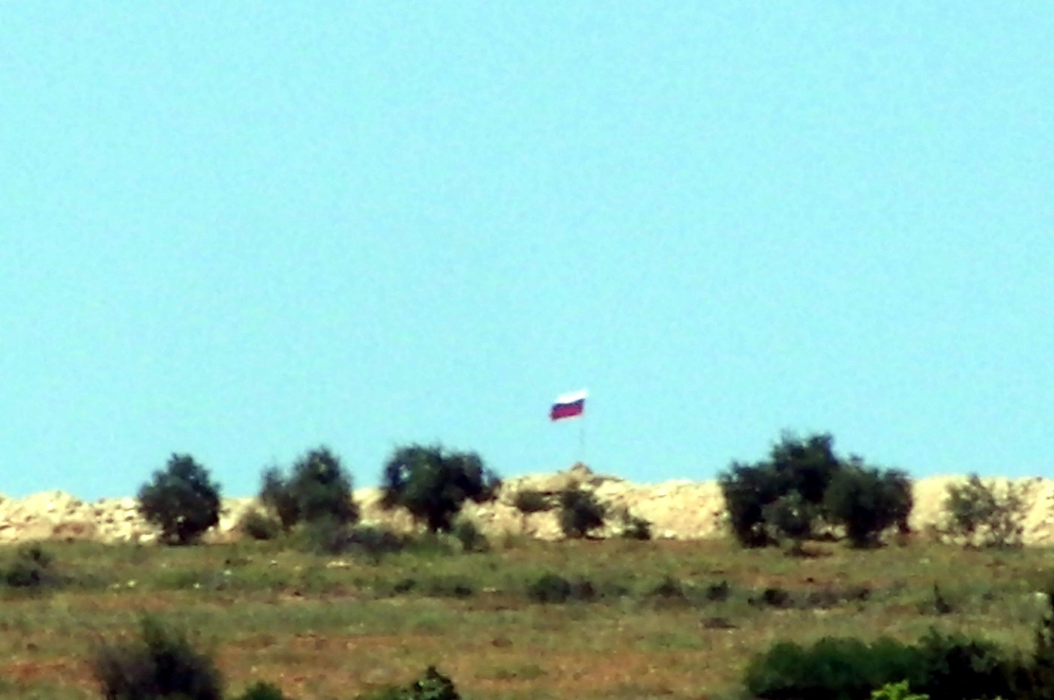 Russian flag was seen in raised in the PYD-held Azaz/Parsa mountain area of northern Syria. (DHA Photo)