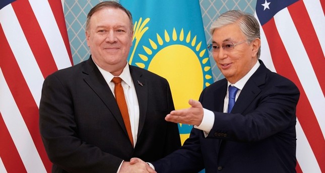 بومبيو يدعو من كازخستان إلى ضمان أمن الأويغور الراغبين في مغادرة الصين