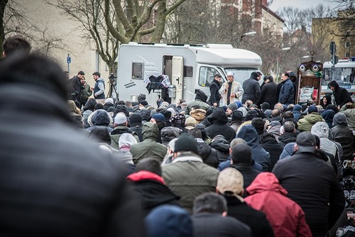 More than a thousand people gathered in front of the Koca Sinan Mosque on March 16 to perform the Friday prayer in a chilly weather.