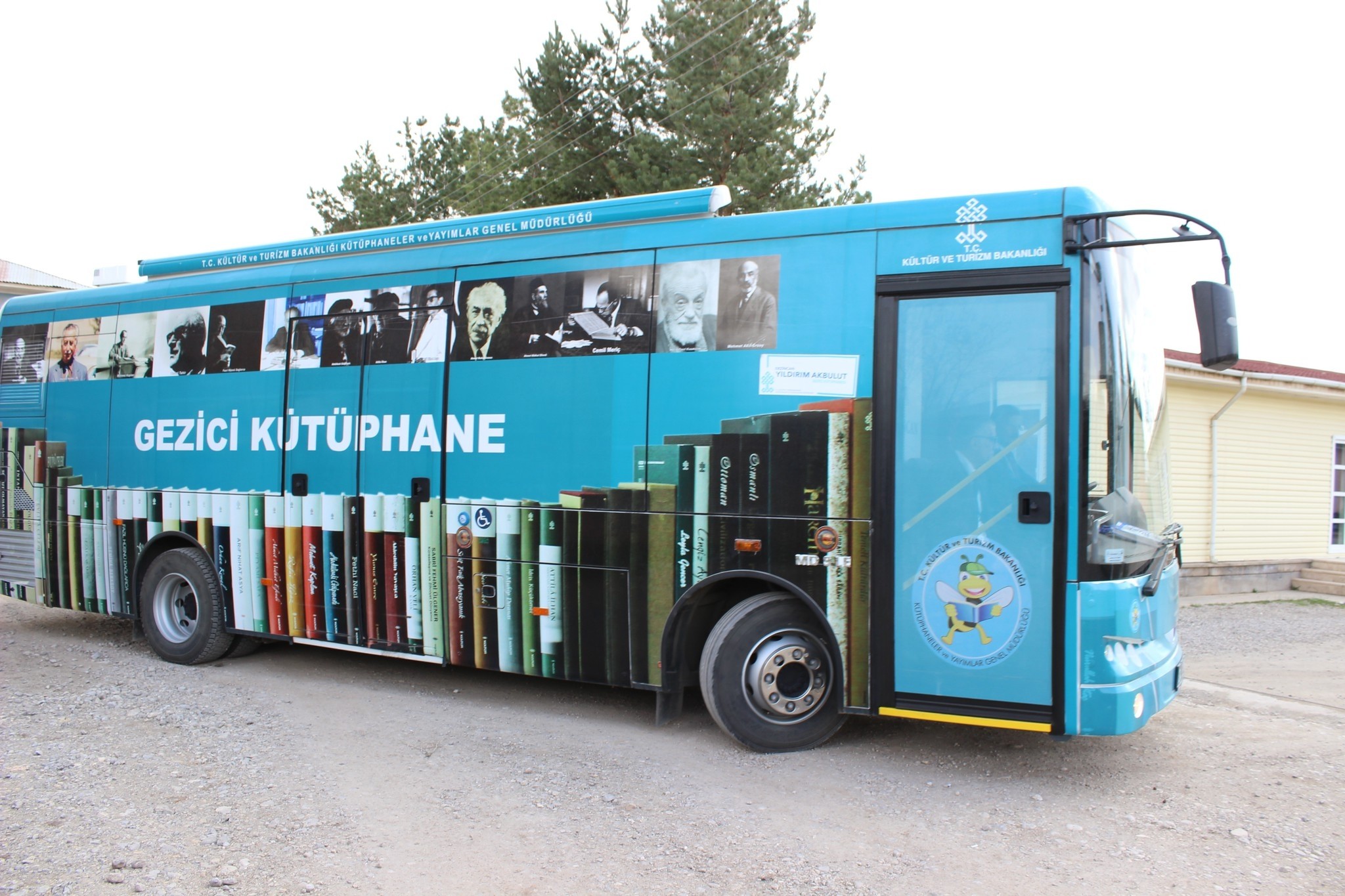 10 more buses converted into mobile libraries to hit the road in Turkey ...
