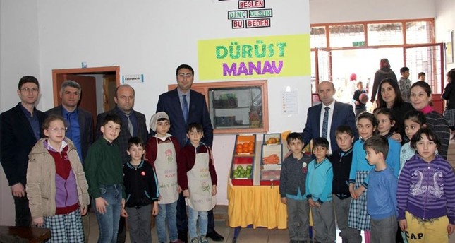 متجر الصدق مشروع لبيع الفواكه والخضار للتلاميذ في تركيا دون رقيب