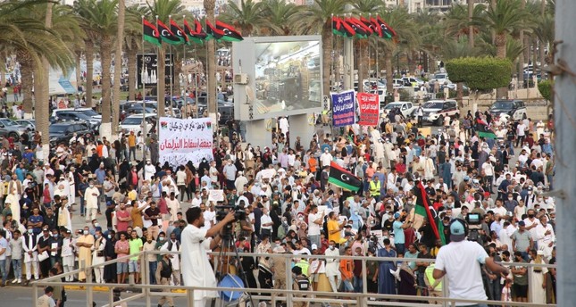 ليبيا.. مئات المتظاهرين يطالبون بإسقاط مجلس النواب