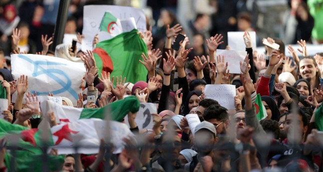 لا مرشحين للانتخابات الرئاسية في الجزائر