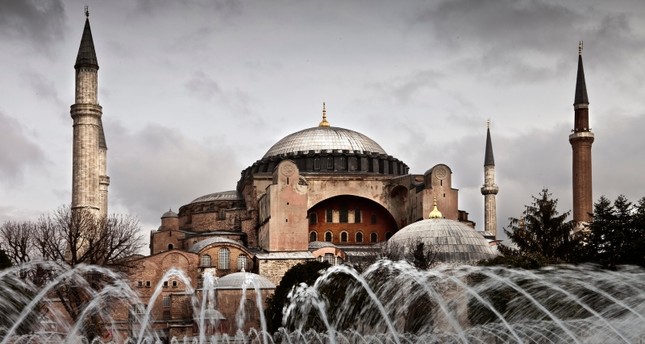 21 مسجداً بإسطنبول تفتح أبوابها حتى الصباح لخدمة القادمين لافتتاح آيا صوفيا