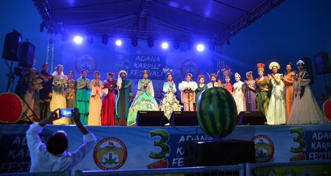 انطلاق مهرجان البطيخ الأحمر في ولاية أضنة التركية