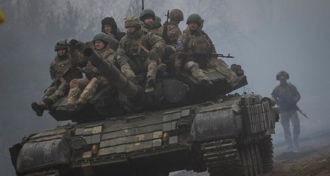 جنود أوكران على الحدود مع بيلاروسيا رويترز