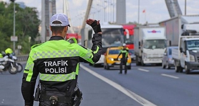 الدرك التركي يهدي شرطة الباب السورية 7 مركبات مرور