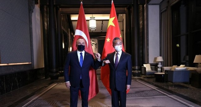 تشاوش أوغلو يبحث مع نظيره الصيني العلاقات الثنائية