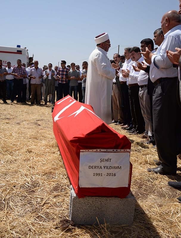 People attending the funeral ceremony for Derya Yıldırım (DHA Photo)