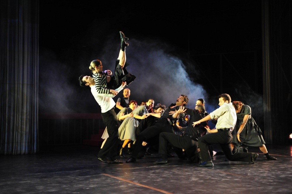 In a modern version of the play, classical characters such as Albrecht, Giselle, Hilarion and Myrtha will be depicted as Alb, Jizel, Hila and Mirta to be integrated with the history of music of Adolphe Adam.