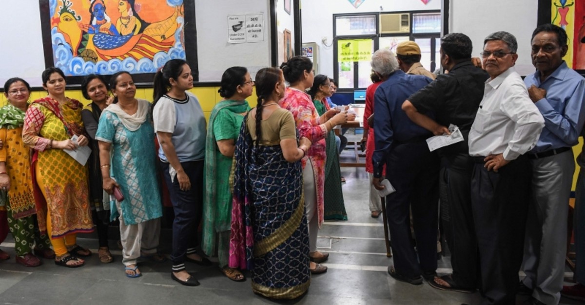 People line up to vote at a polling station during India's general election in Ghaziabad, Uttar Pradesh on April 11, 2019. (AFP Photo)