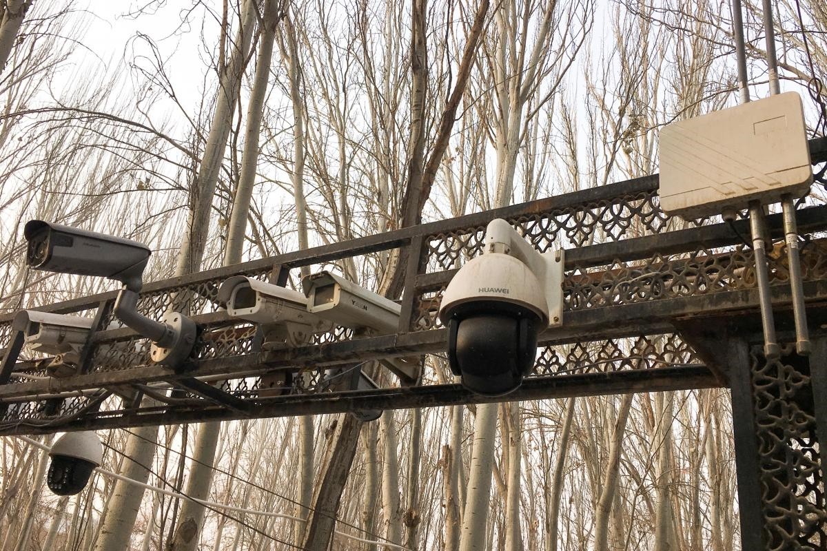 Security cameras are installed at the entrance to the Id Kah Mosque during a government organised trip in Kashgar, Xinjiang Uighur Autonomous Region, China, January 4, 2019. Picture taken January 4, 2019. (Reuters Photo)