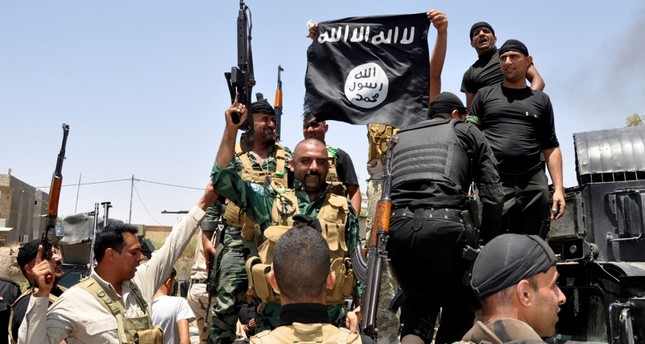 عناصر من الحشد الشعبي في مواجهاتهم مع داعش من الأرشيف