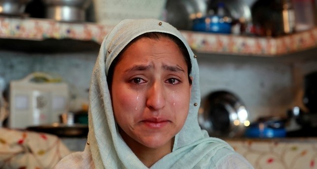 أمرأة تبكي بسبب تدمير محل زوجها من قبل قوات الأمن الهندية في جامو كشمير عقب مظاهرات ضد قرار إلغاء وضع الحكم الذاتي في الإقليم رويترز