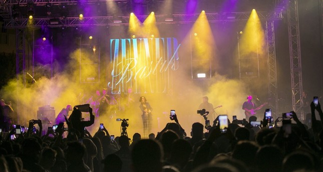 زينب باستيك تحيي حفلاً موسيقياً في مدينة مرسين بتركيا ، في 3 تشرين الثاني نوفمبر. 7 ، 2022. IHA