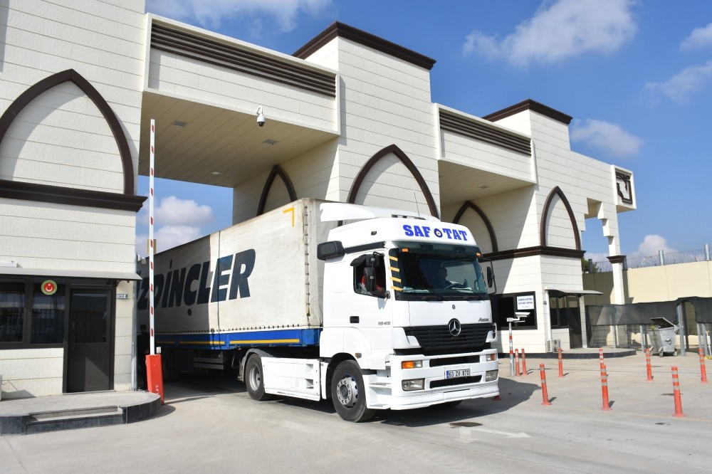 Turkish trucks carry goods exported from Gaziantep to Syria via Karkamu0131u015f Customs Gate, Nov. 13.
