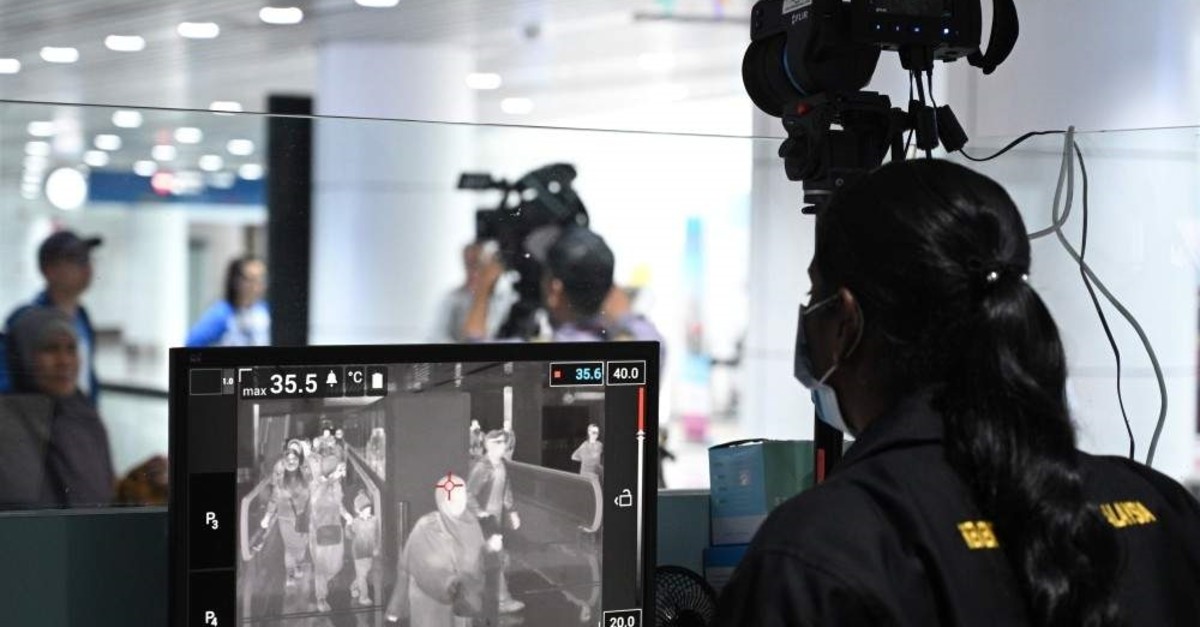 Thermal cameras can help authorities detect infected people at airports and border control points. (AFP Photo)