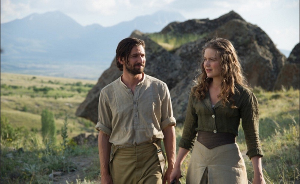 Michiel Huisman (l) and Hera Hilmar  