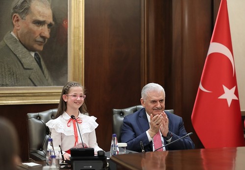 أردوغان يسلم مهام منصبه مؤقتاً لطفل في الثانية عشر من عمره
