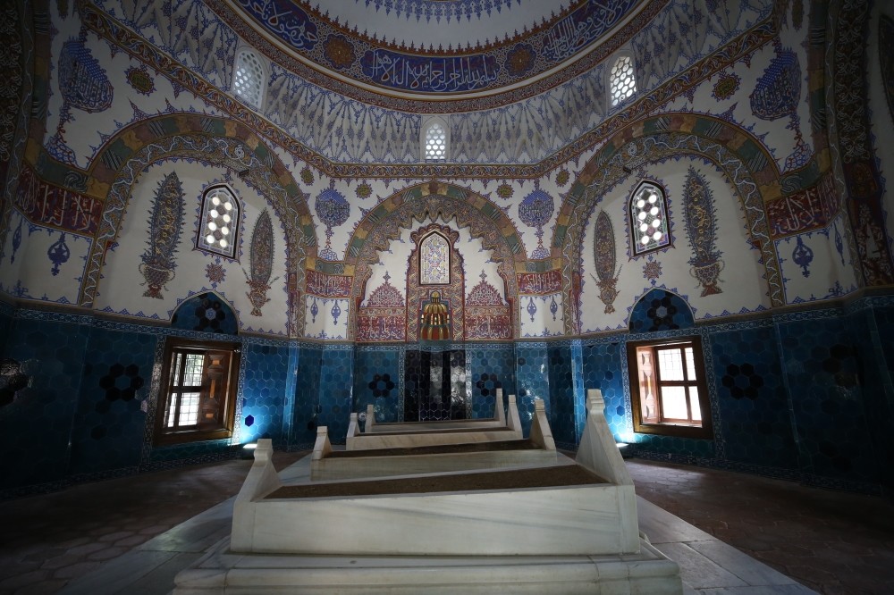 There are more than 50 tombs in the Muradiye Ku00fclliye (complex) which belong to the members of the Ottoman dynasty.