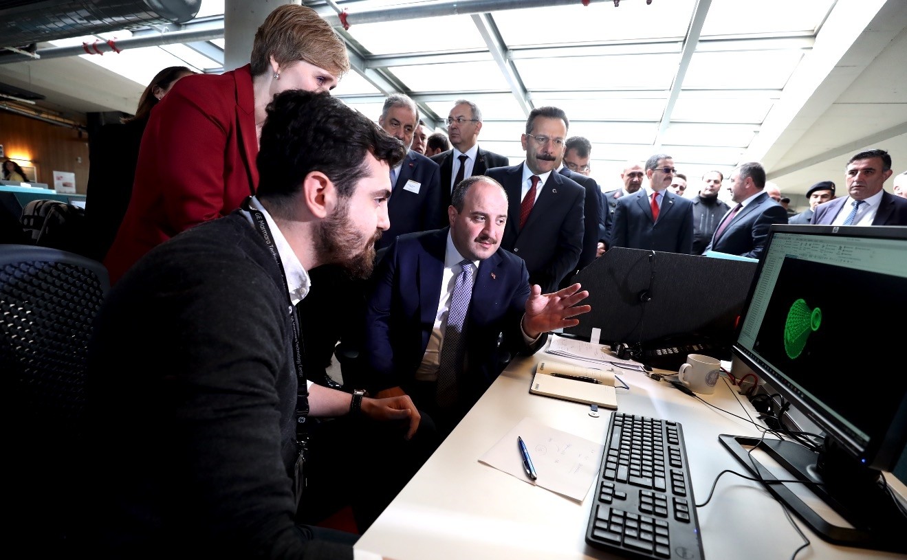 Industry and Technology Minister participated in the opening ceremony of General Electricu2019s new laboratory in the industrial district of Gebze which will design and development activities of aircraft engine components, Nov. 17.