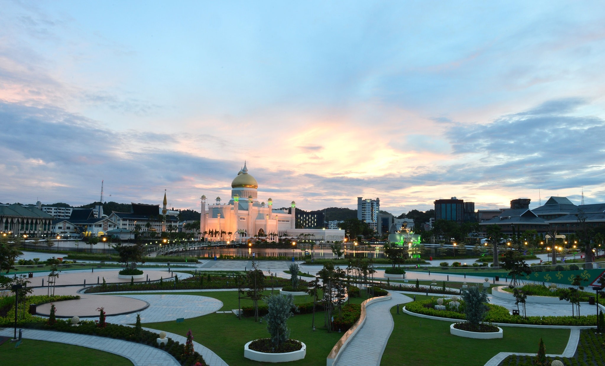 Omar Ali Saifuddien Mosque in the center of Bandar Seri Begawan, Brunei, Nov. 10, 2017.