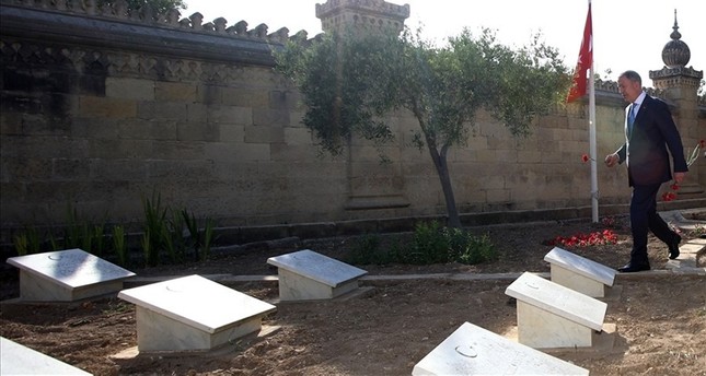 أقار وغولر يزوران مقبرة الشهداء الأتراك في مالطا