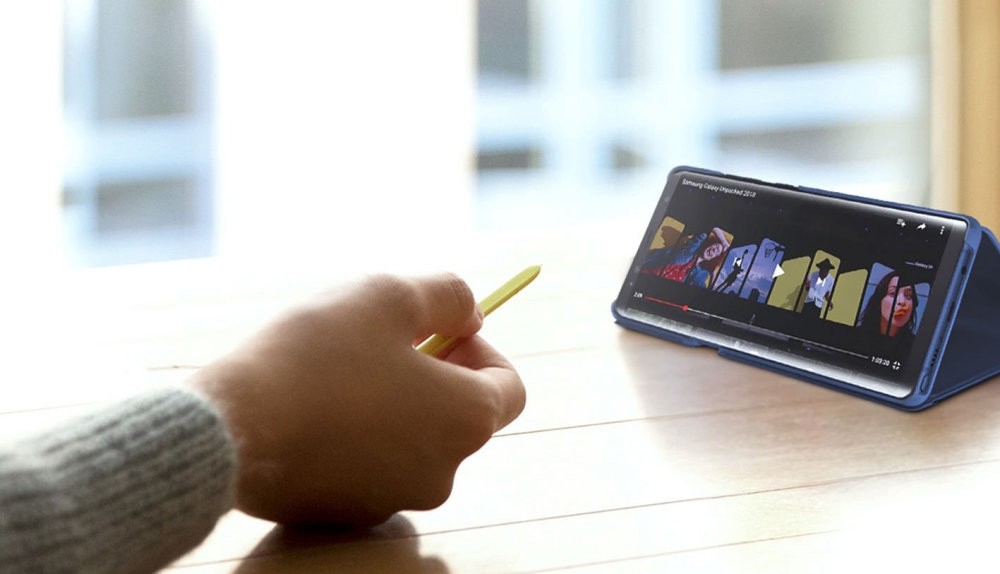 With the Popup Note window that pops up when you double-click the S Pen's button, it is now possible to take notes instantly and send the desired photo or text to someone else in seconds.