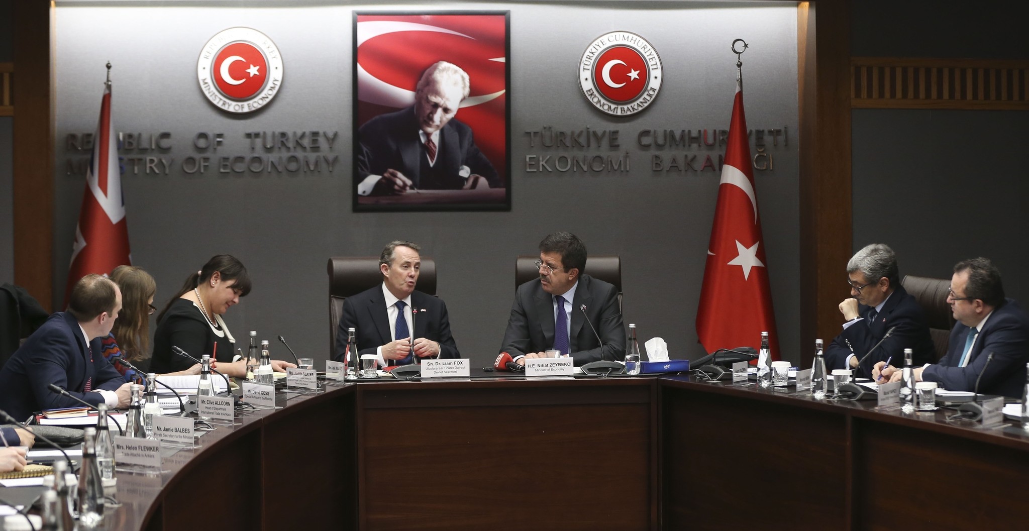 British Trade Minister Fox (C-L) met with Economy Minister Zeybekci (C-R), Ankara, Jan. 12.