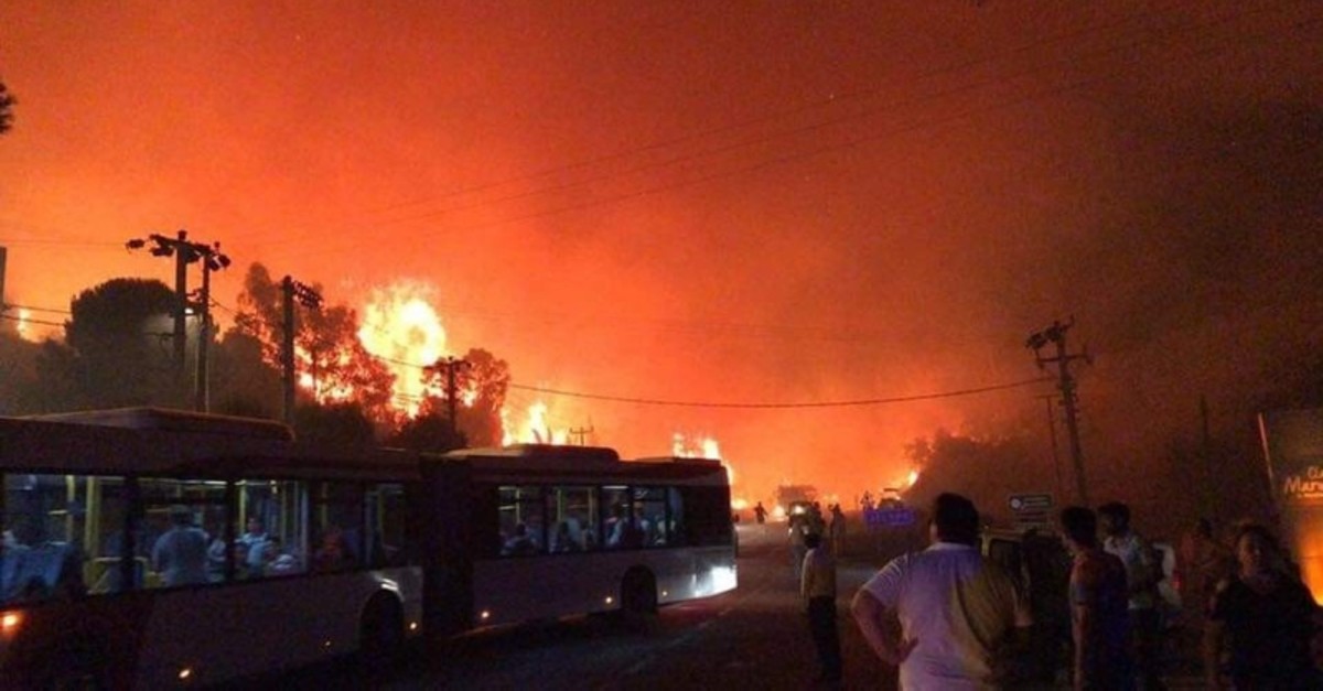 Firefighters Battle Blazes In Turkey S Antalya Izmir Provinces Daily Sabah