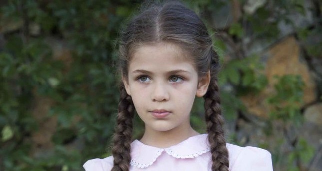 what-does-isabella-damla-protagonist-of-the-turkish-novel-elif-look