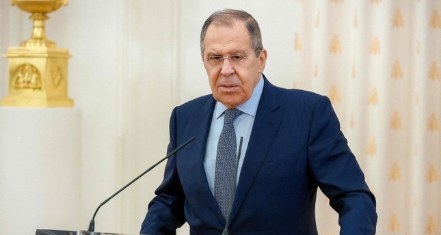 Lavrov confirme que l’Ukraine dispose d’instituts scientifiques dotés de la technologie pour créer des bombes sales