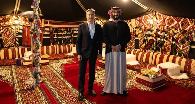 ولي العهد السعودي الأمير محمد بن سلمان يستقبل وزير الخارجية الأمريكي، أنتوني بلينكن في المخيم الشتوي في محافظة العلا، السعودية صورة: الأناضول