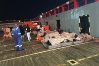75 Flüchtlinge sitzen seit 10 Tagen auf Schiff fest