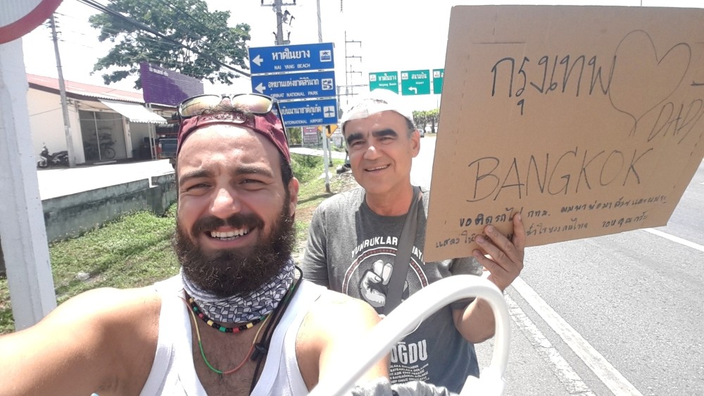 Yiu011fit Kurt (L) and Adnan Kurt