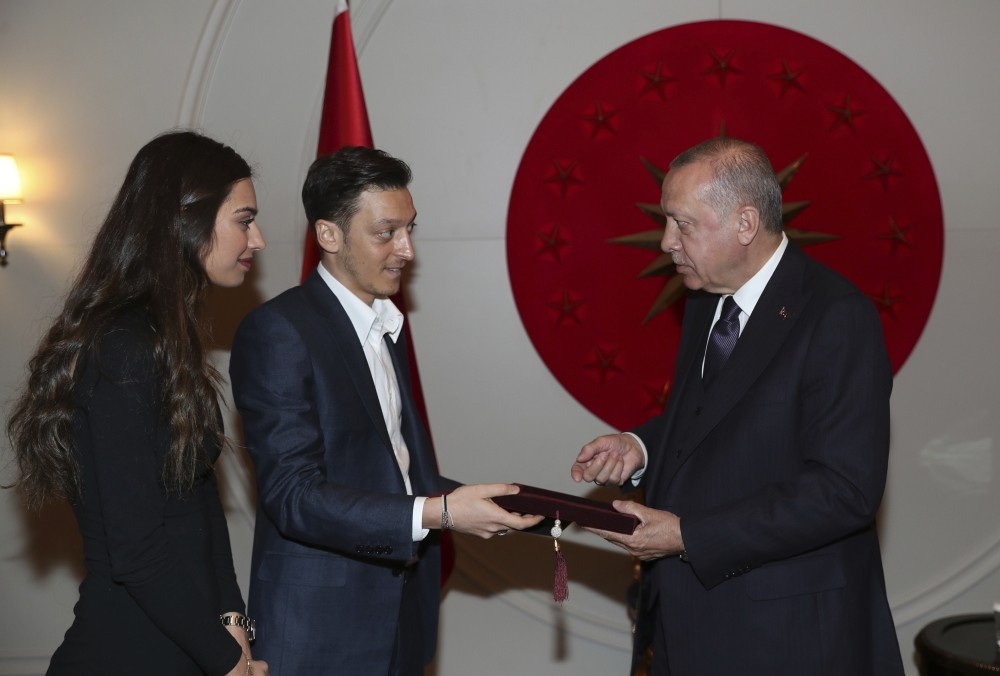 Ozil S Wedding Invitation Saddens Germans Daily Sabah