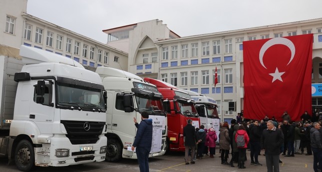 ولاية بولو التركية ترسل 9 شاحنات من المساعدات لنازحي إدلب