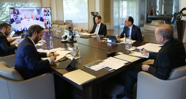 أردوغان يجتمع بأعضاء الحكومة عبر الفيديو كونفرانس