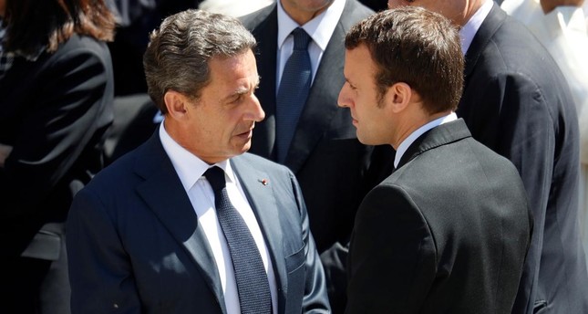 صحيفة فرنسية: ماكرون يتخذ قرارته بتأثير من ساركوزي