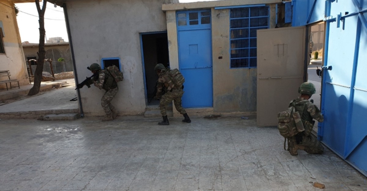 Turkish soldiers during an operation into a prison were Daesh terrorists were supposed to be held, but turned out to have been set free by the YPG (AA Photo)