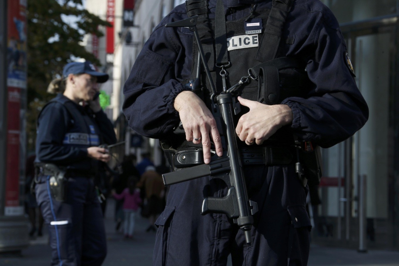 French police standing guard outside of a commercial center (Reuters Photo)