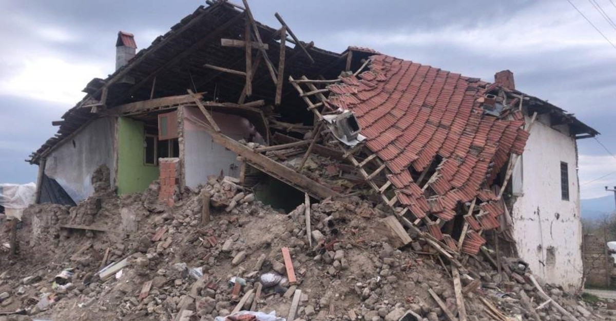 A house collapsed in an earthquake of 4.9 magnitude in Ac?payam district of Denizli, Mar. 31, 2019. (AA Photo) 