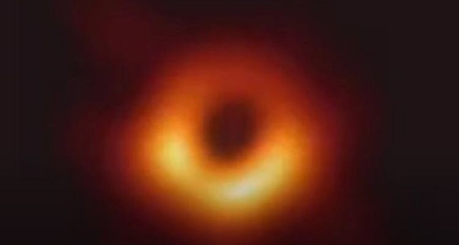 Astronomen gelingt erste Aufnahme von Schwarzem Loch