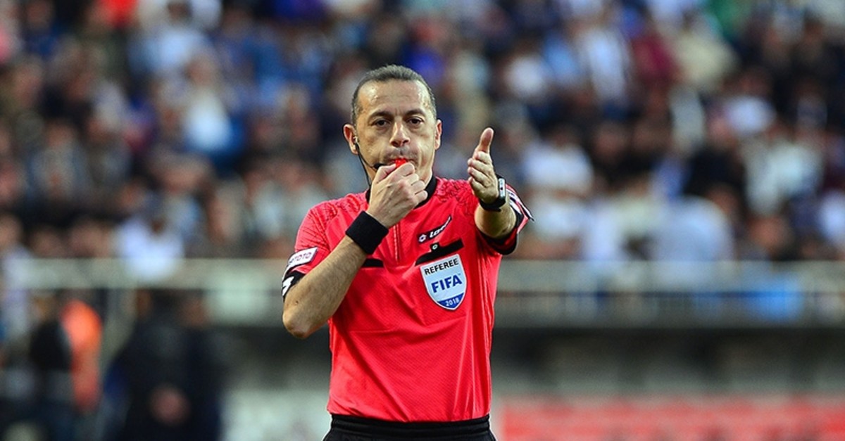 Cuneyt Cakir To Referee Chelsea Valencia Champions League Match Daily Sabah