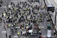 Protesters gather on the Place de la Bourse in Paris during a demonstration by the Yellow Vest movement on December 28, 2019, as part of a nationwide multi-sector strike against French government's pensions overhaul. (Photo by STEPHANE DE SAKUTIN / AFP)