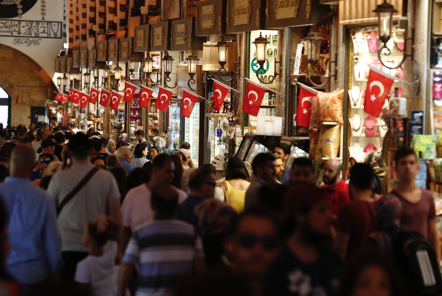 Tourists walk in a historical covered bazaar in Istanbul on Aug. 20, the first day of the nine-day Qurban Bayram (Eid al-Adha) holiday, which ended Sunday. The holiday saw a great increase in the number of local and foreign tourists. 