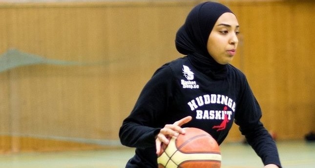 الاتحاد الدولي لكرة السلة يسمح للاعبات ارتداء الحجاب خلال المباريات