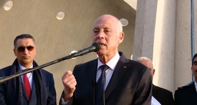 كورونا يجبر الرئيس التونسي على فرض حجر صحي كامل على البلاد