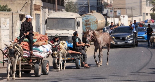 فلسطينيون ينزحون من غزة. 12/10/2023 الفرنسية